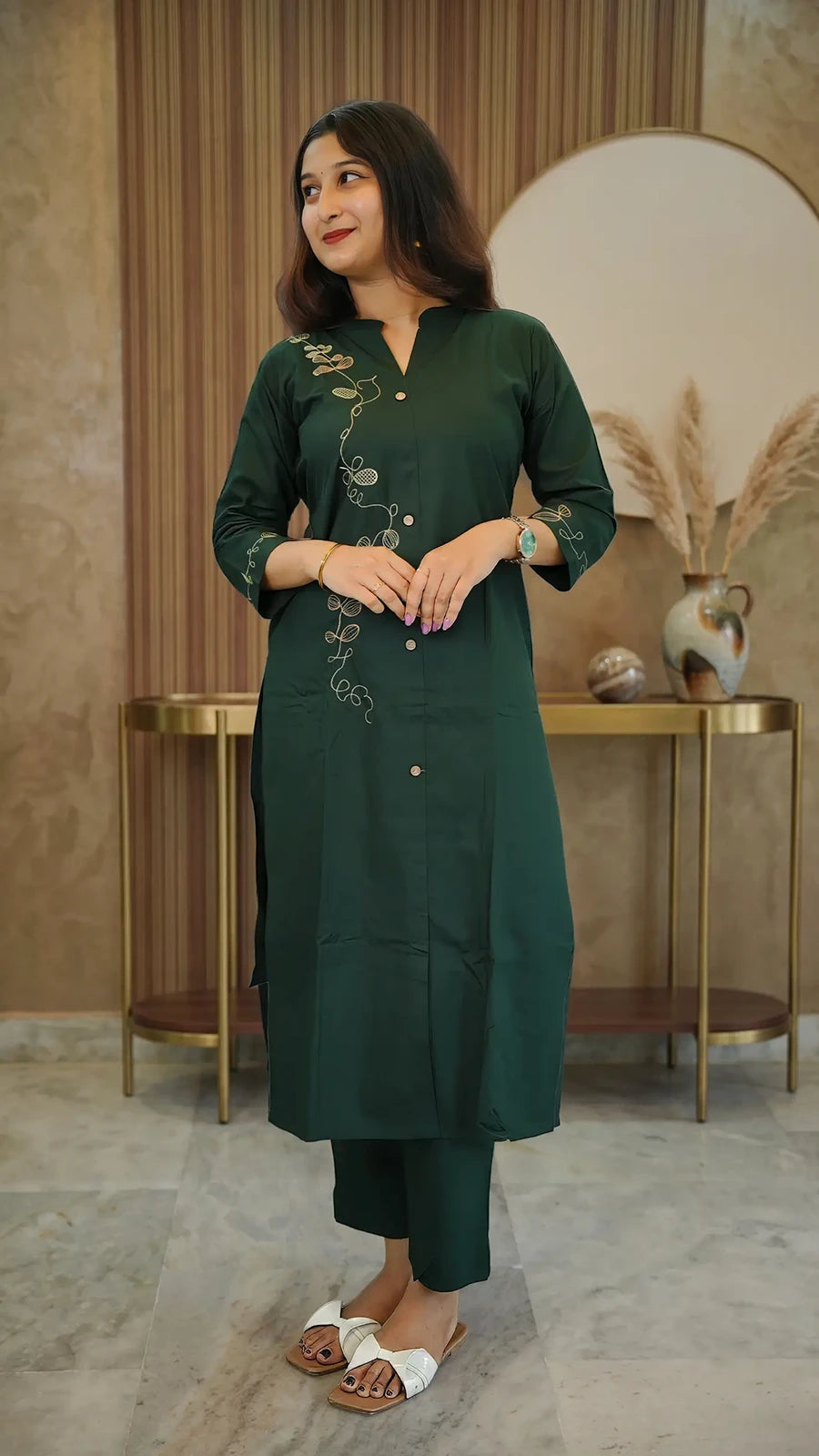 Women Cotton Mix Two‑Piece Green Kurti Set with Pockets.
