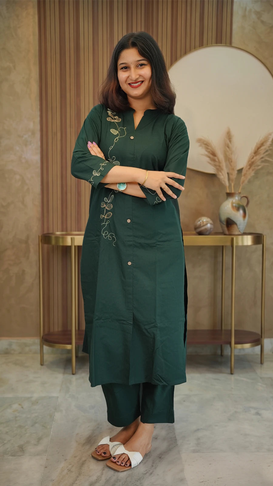 Women Cotton Mix Two‑Piece Green Kurti Set with Pockets.